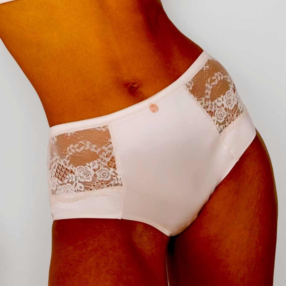 Lace Trim High Rise Smoothing Shorts by Rosie for M&S Sz 8
